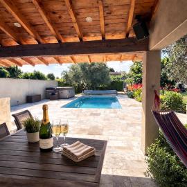 Charming house in Alès with pool & Jacuzzi, hotel a Alès