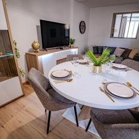 TEMPLE JACQUESSON - Gare - Centre ville - WIFI RAPIDE et STREAMING - PARKING GRATUIT - CHECK IN 24H - CLIMATISATION - IDEAL PROS - cour privée - barbecue, hotel in Chalons en Champagne