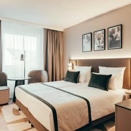 Leonardo Hotel Köln, hotell i Köln