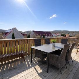 Spacious and bright, close to the beach & centrally located in Båstad, Hotel in Båstad