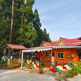 Whispering Pines Farmstay, hotel in Lava
