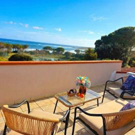 Ville delle Meduse - Sea View Villa, Near Beach in Porto Corallo โรงแรมในPorto Corallo