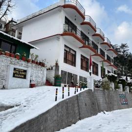 Kausani में, होटल Hotel Sumit