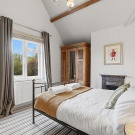 2-Bedroom Cottage Sleeps 5 Free Parking