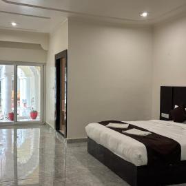 The Backpacker hostel by Surendra rajak, hotel in Khajurāho