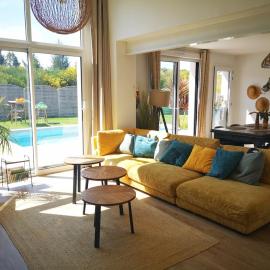 maison de vacances avec piscine et salle de sport, hotel v destinácii Guidel
