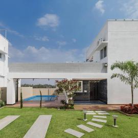 Bloom Haven by StayJade Pool Villa 1h HSR Hosur, hotel i Hosur
