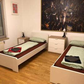 Schönefeld 15 - BER, 25 min to TESLA & 20 km to trendy neighborhood
