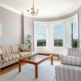 Sea Breeze - Donnini Apartments, hotelli kohteessa Ayr