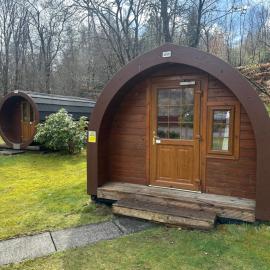 By The Way Campsite, Posh Pod Lochy, hotel in Tyndrum