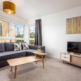Walker Suite No53 - Donnini Apartments, hotel in Kilmarnock