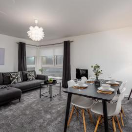 Walker Suite No73 - Donnini Apartments, hotel in Kilmarnock