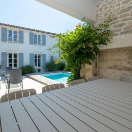 Maison familiale avec piscine – À 100m du port de La Flotte