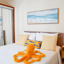 Borinquen Beach Getaway Apt 1 Near Beach, hotel a Camaceyes