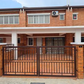 Homestay In Taman Rasa Utama, Hulu Selangor, hotel a Rasa