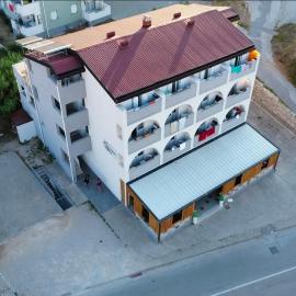 Oceanus Deny, hotel em Pag