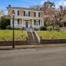 Historic Home with Southern Charm, hotel in Bristol