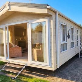 Modern & Spacious 40ft Caravan Sleeps 6 Luxury!
