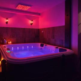 Appartement Spa - Jacuzzi privatif - Fer Rêver 63, hotell i Thiers