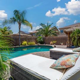 Tiki Bar & Heated Pool Relax & Unwind, hotel u gradu Gudjer