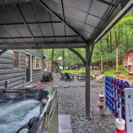 Cozy Woodland Escape-Hot Tub, Sauna, Walk to Lake!