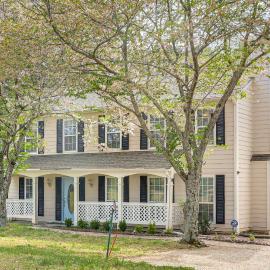 Suburban Sanctuary: Peachtree Corners Getaway, hotel in Norcross