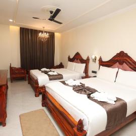 Chhatikara에 위치한 호텔 Hotel Shringar Mahal Vrindavan