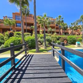 Luxury apartment with free golf