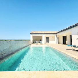 Villa avec piscine privée proche de Carcassonne, hotel di Barbaira