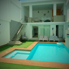 Casa Beach 4 dormitorios - Puerto Malabrigo Piscina Surf Chicama playa ola izquierda más larga del mundo - mínimo dos noches, hotelli kohteessa Puerto Chicama