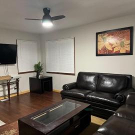 Sunnyside Rental-Entire vacation home 3 Bedroom 2 Bathrooms 1 Kitchen, Hotel in McHenry