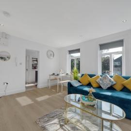 Bromley North Serviced Apartment, Comfy Bed, Large sofa bed, Free Parking, Hotel in Bromley