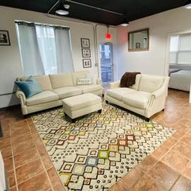 Steps to downtown Penn Yan, pet friendly 2BR, hotel i Penn Yan