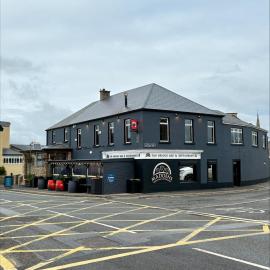 Maddens Bridge Bar & Guesthouse, hotel a Bundoran