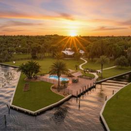 Waterfront Farm Estate Pool, Theater, Kayaks, hotel in Alva