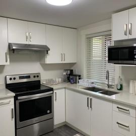 Gladwin one bedroom, hotel u gradu Abotsford