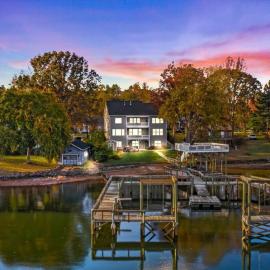 Huge Dock Sleeps 22 Movie Theater 2 Full Kitchens, hotel v destinácii Denver