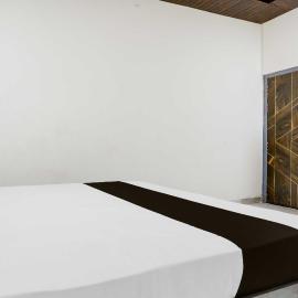 Hotel O by OYO Aparna and Marriage Lawn, hotel u gradu Balrāmpur