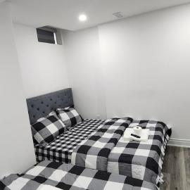 Family Private Room in innisfil, hotel in Innisfil