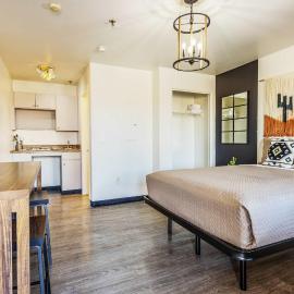 The Tolleson Suites - Modern I-10 Access, hotel in Cashion