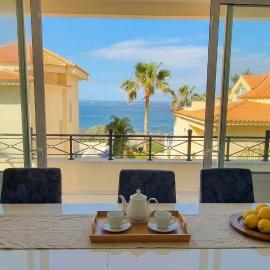 Grand Villa Blue Horizon in Los Cristianos, Ocean-Facing, Private Garden and Parking
