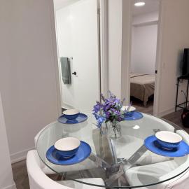 Executive Style New 1 Bed 1 Bathroom Condo In Vaughan, hotel sa Vaughan