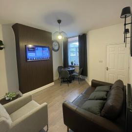 Modern Homes, hotel in Stoke on Trent