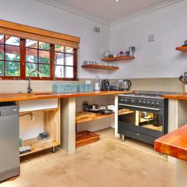 4Bedroom Home in quiet neighbourhood