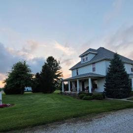 Granny's Farmhouse, hotelli kohteessa Marshall