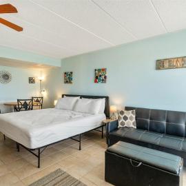 Studio Condo with Pool & Beach Access, hotell i Wildwood Crest