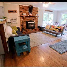 6-Acre Garden Home Across from Canal Near Antietam, hotel din Sharpsburg