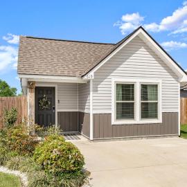 Gonzales Work+Stay House near HWY 30/44 & I-10