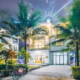 *BOM HOMES* THE VILLAS LUXURY FLC SẦM SƠN, hotel i Lôc Hải