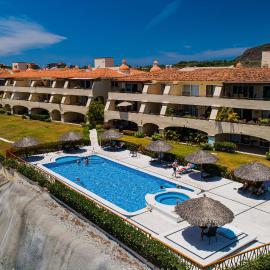 Stylish apartment near beach & dining with pool, hot tub, tennis, & large patio, hotel en Punta Mita